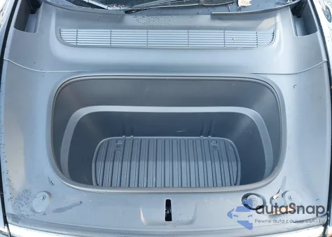 2026 Tesla Model Y Long Range Dual Motor All-Wheel Drive z USA, uszkodzony, nr VIN 7SAYGDED2TF389590